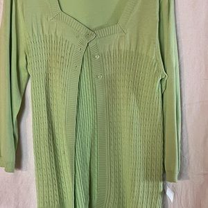 Beautiful light weight sweater in like new condition